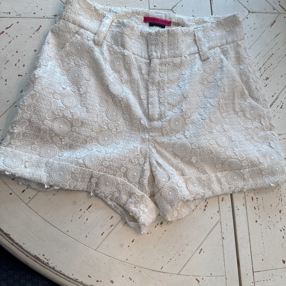 Alice + Olivia Lace Crochet Overlay Shorts‎ Sz 6